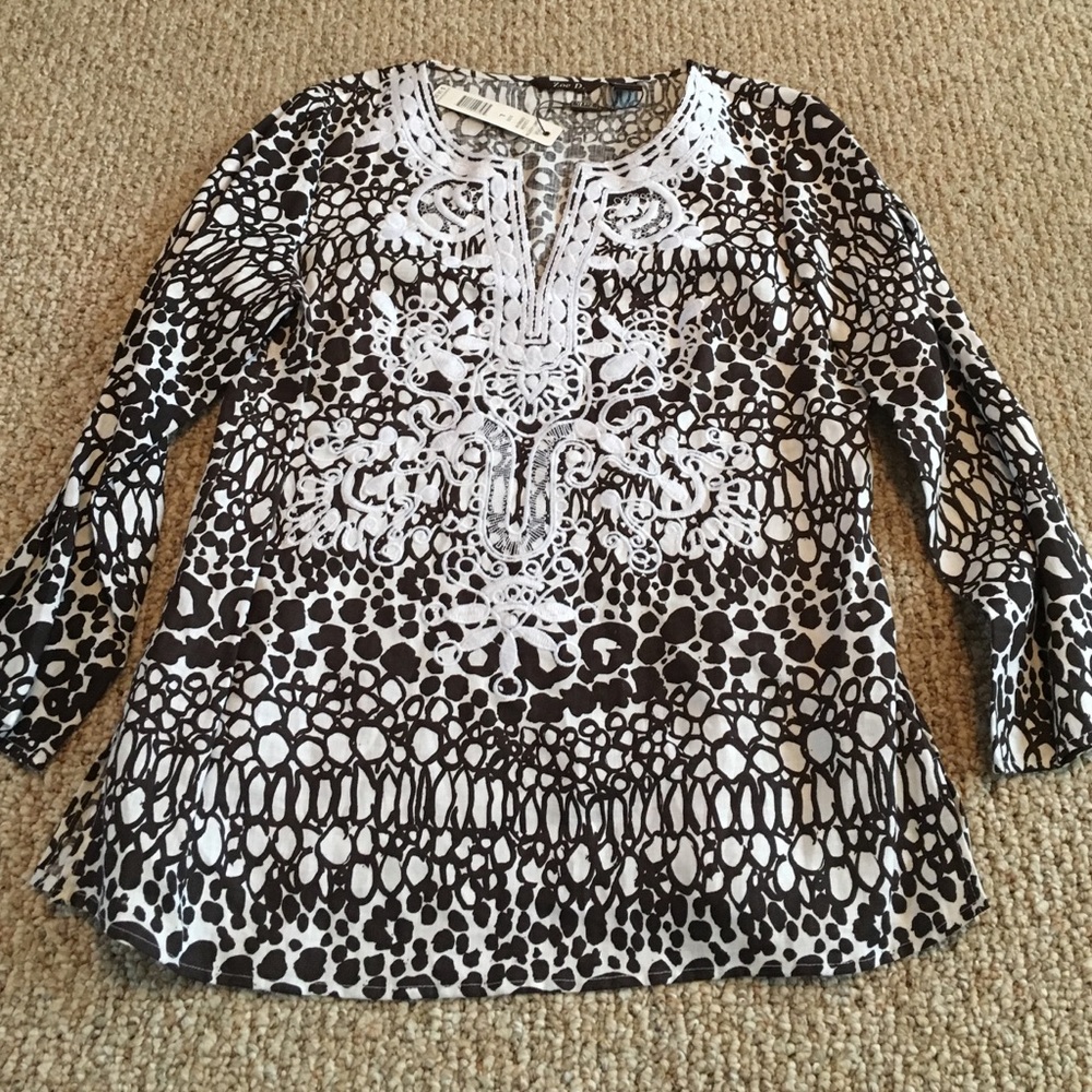 Women's Black & White Embroidered Tunic Top